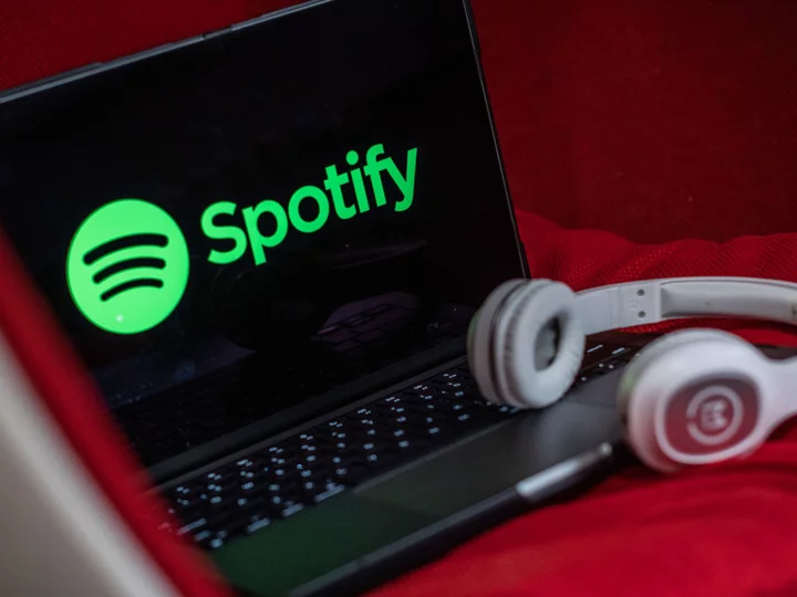 Spotify Shares Tumble After Revenue, Outlook Come Up Light