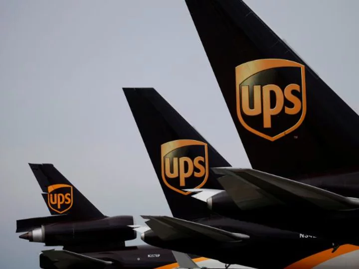 UPS pilots vow to not cross strike picket lines
