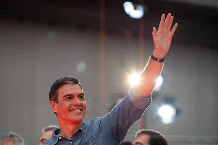 Spanish Socialists’ Late Surge Leaves Parliament in Gridlock