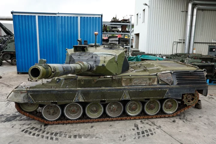 Switzerland to Probe Botched Sale of Tanks Destined for Ukraine