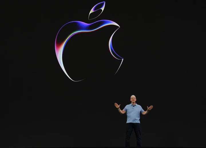 Apple updates Macs ahead of expected headset reveal