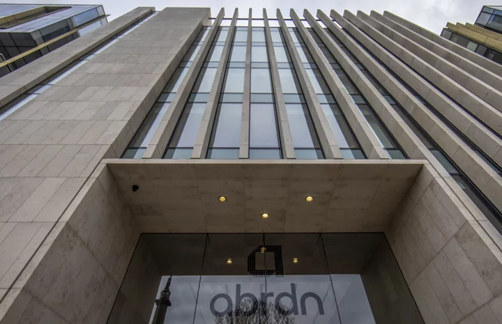 Abrdn’s Assets Reach New Low as Clients Withdraw More Funds