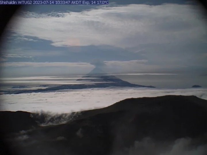 Alaska volcano spews ash cloud high enough to draw weather service warning for pilots