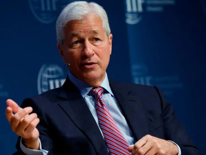JPMorgan CEO Jamie Dimon warns the world isn't ready for 7% interest rate