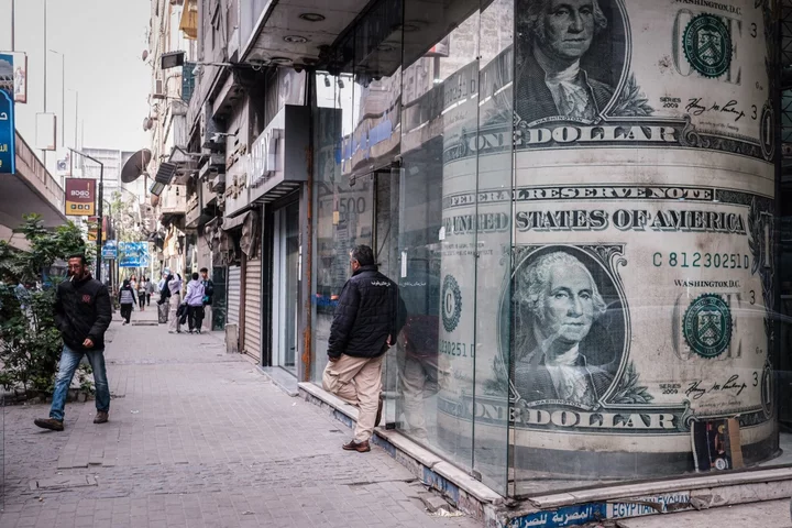 Egypt Tries to Coax Dollars Back With Higher Savings Returns