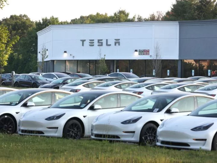 Tesla directors will return $735 million to company to settle shareholder suit