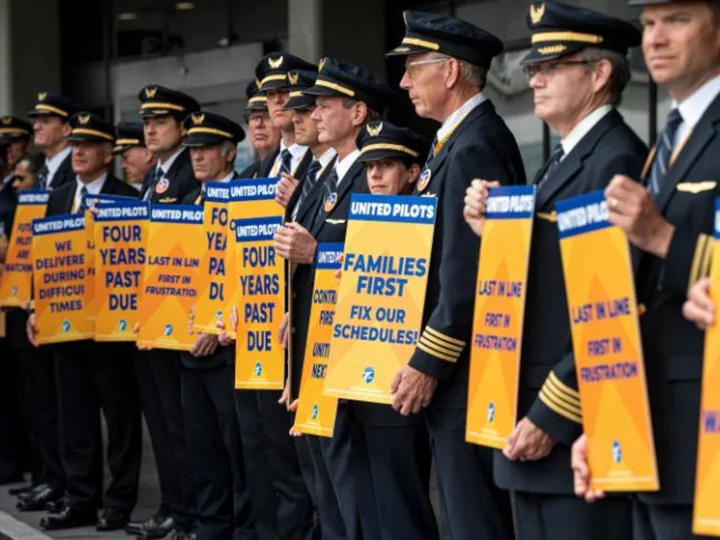 United Airlines pilots reach preliminary labor deal with up to 40% raises