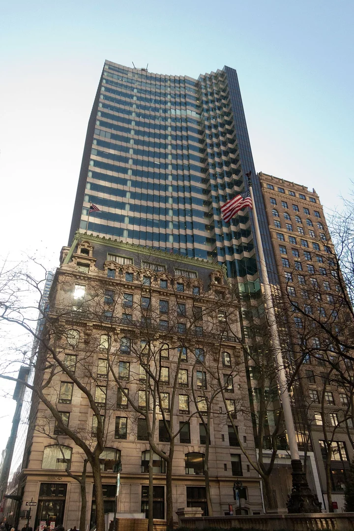 JPMorgan Eyes Sale of $350 Million Loan on Manhattan’s HSBC Tower