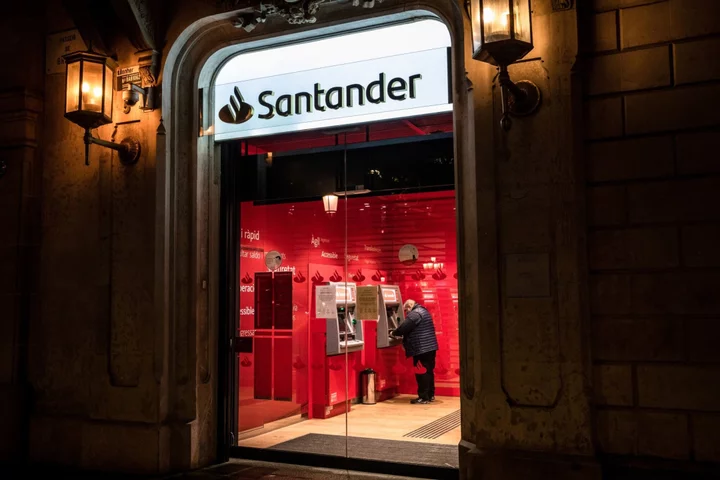 Santander Earnings Beat Estimates as Rates Boost Spain, Europe