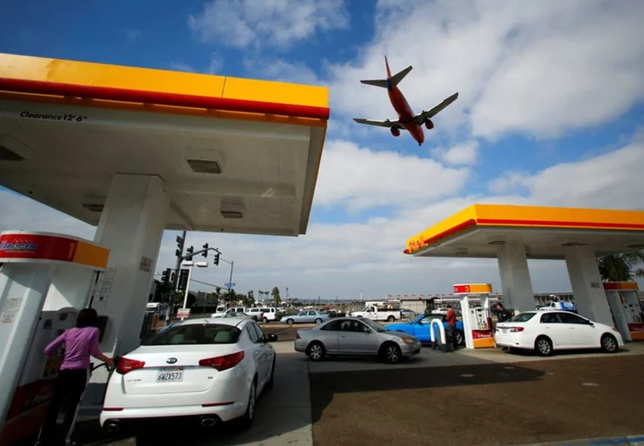 U.S. gasoline prices at year high, tight supply weighs on motorists