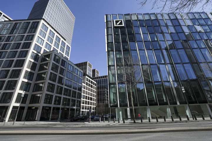 Deutsche Bank’s DWS Promotes Female Executives as More Leave
