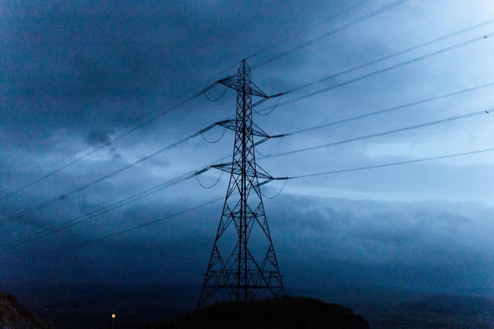 UK Needs to Build Eight-Hour Batteries to Balance Power Grid