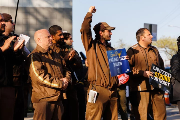 UPS Workers Vote to Give Union Leaders Option to Call Strike as Labor Talks Continue