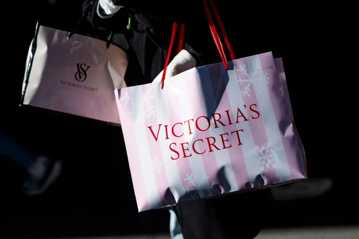 Victoria’s Secret Sees Progress Despite Wider-Than-Forecast Loss