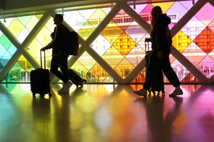 US airports saw record passenger volumes, but fewer headaches, over Thanksgiving weekend