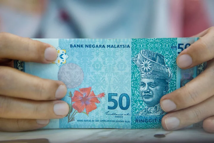 Ringgit Falls to 25-Year Low, the Worst Performer in Asia After Yen This Year