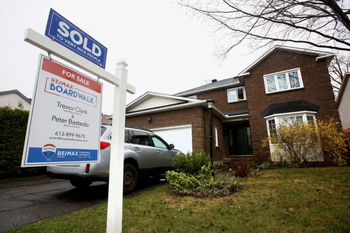 Surging bond yields add to Canadian homeowners' mortgage pain as renewals loom