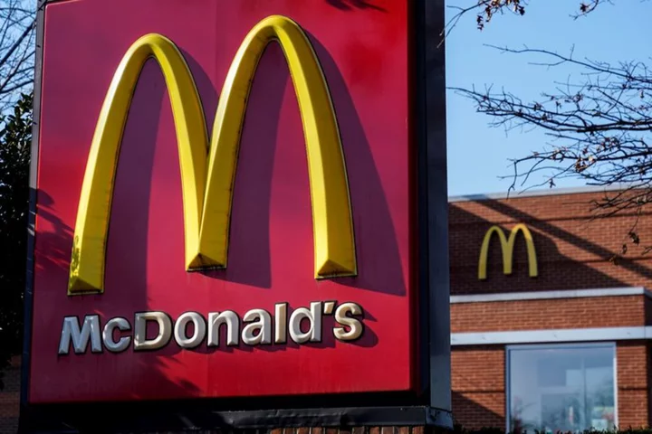 McDonald's to raise royalty fees for new US restaurant operators - CNBC