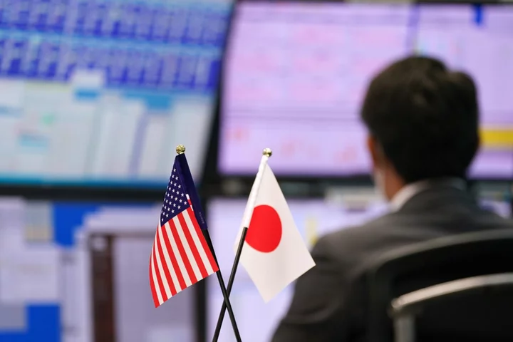 Yen Slumps to 2023 Low as Japan Intervention Debate Intensifies