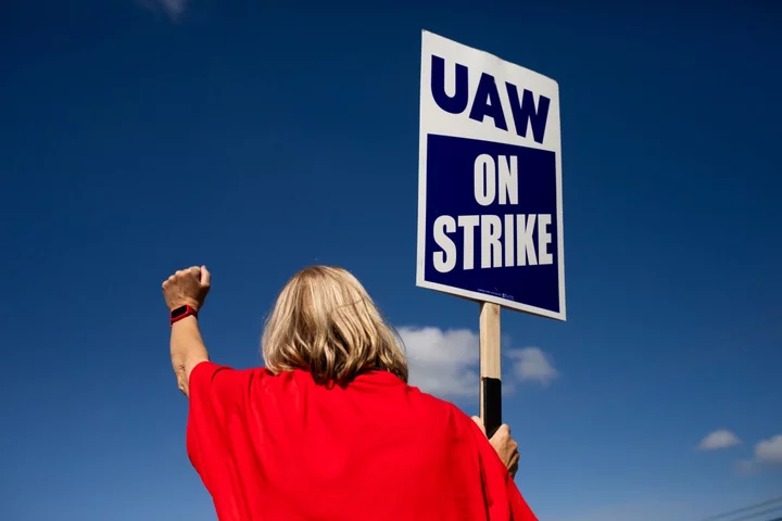 GM, Ford to Be Hit by More UAW Walkouts as Stellantis Spared