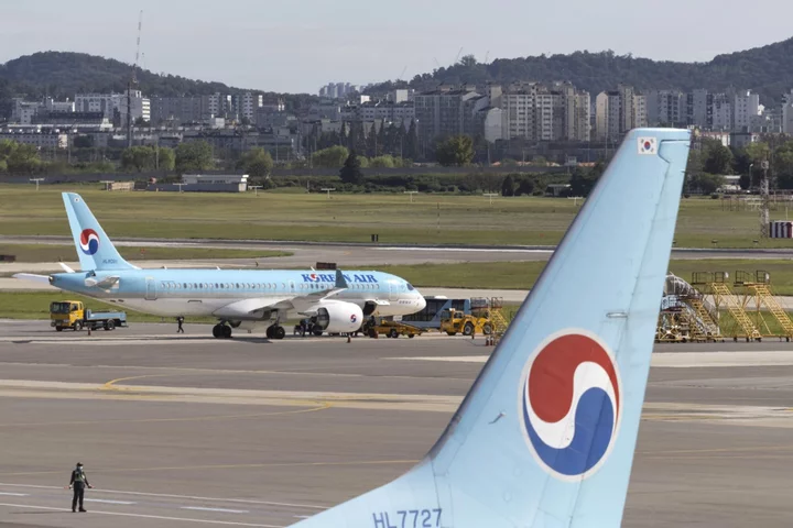 Korean Carriers Cut China Flights on Drop in Demand, Yonhap Says