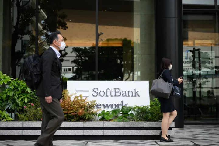 SoftBank’s Pioneering Bond-Type Stock Rises on Trading Debut