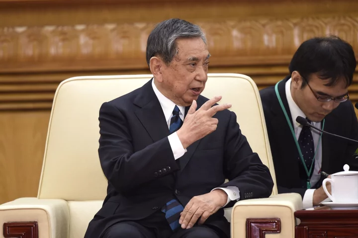 China Premier Warned Former Japanese Official of Damage From Chip Curbs