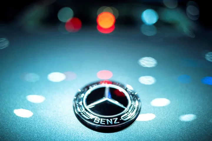 Mercedes plans new electric van platform, 20% cost cuts by mid-decade