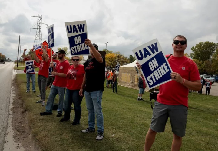 UAW says GM will allow battery plant workers to be covered by labor deal