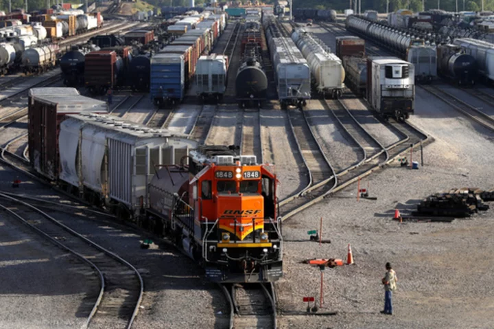 BNSF train engineers offered paid sick time and better schedules in new deal