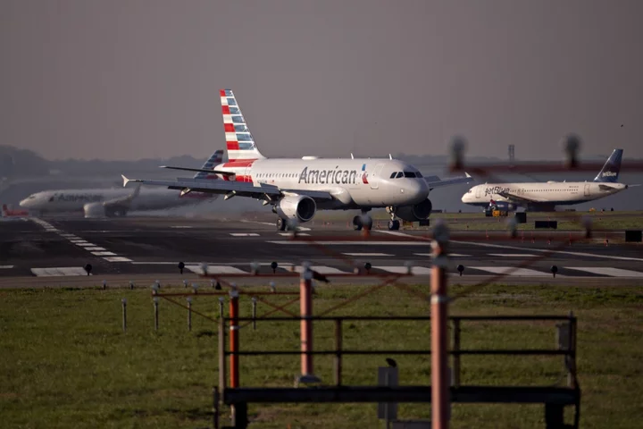 American Air Offers to Add $1 Billion to Pending Pilot Deal