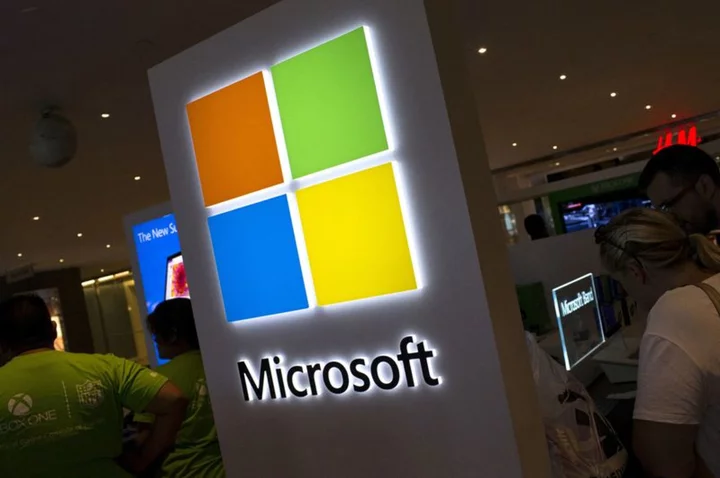 Microsoft CEO calls Google mobile search argument 'bogus'