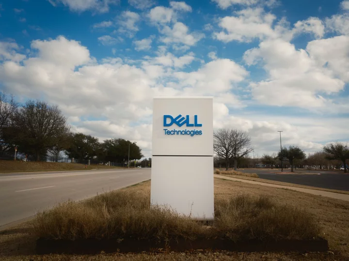 Dell Sales Top Estimates in Positive Signal for PC Market