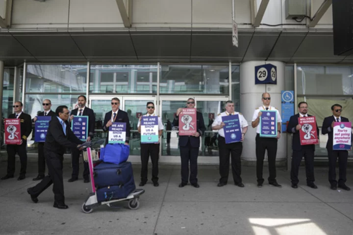 Union for Canada's second biggest airline says pilots issue 72-hour strike notice