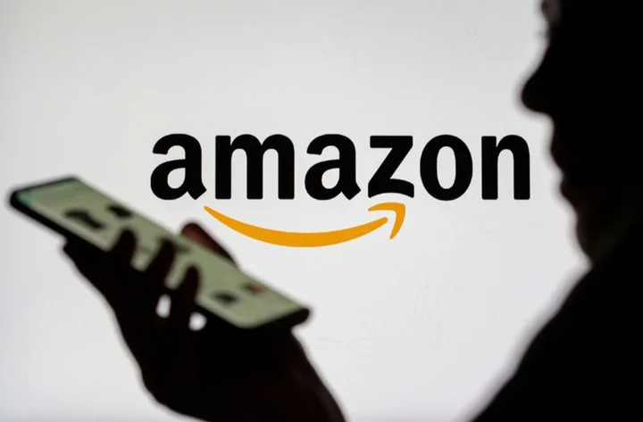 Amazon begins selling toys, clothing through mobile games