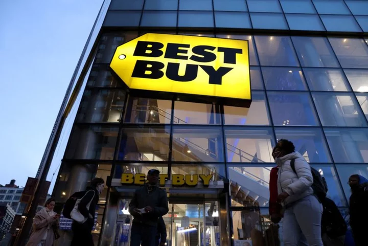 Best Buy sales drop smaller than expected as discounts drive demand
