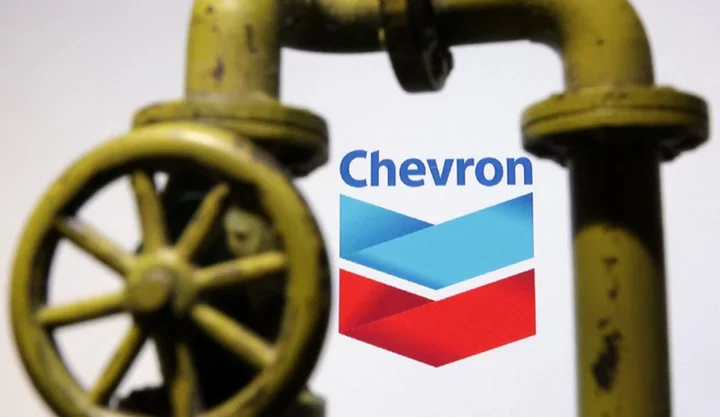 Analysis-Cash-rich Exxon, Chevron use stock for mega deals amid energy market jitters