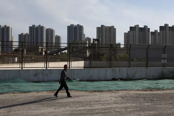 China's Oct home prices extend fall on weak sentiment