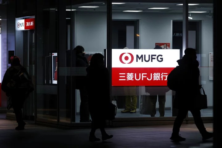 MUFG, Japan Banks Disrupted by Glitches at Money Transfer System