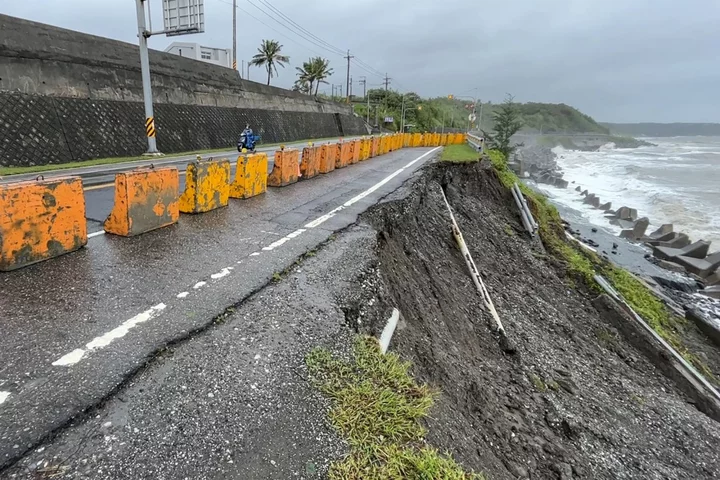 China Warns Haikui Will Bring Heavy Rains to Coastal Regions