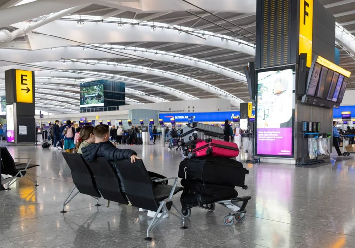 Heathrow Hit With Delays Due to Staff Absences, Strong Winds