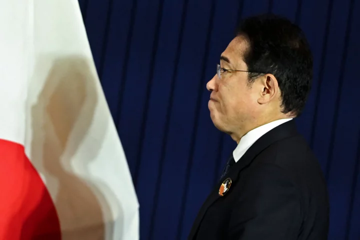 Japan PM Keeps Economy Team, Boosts Women in Cabinet Revamp