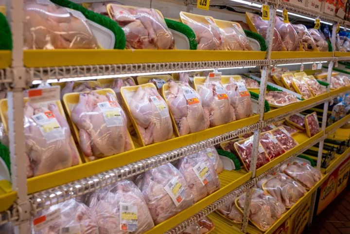 Analysis-Record chicken prices squeeze US shoppers, benefit Tyson Foods