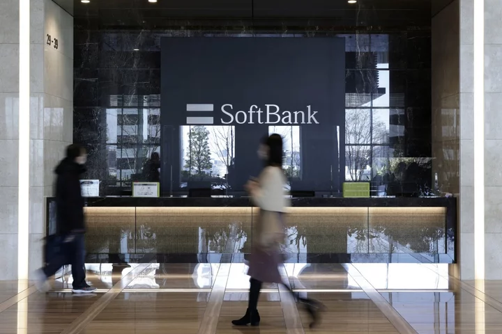 SoftBank Corp. to Seek Over $800 Million Via Bond-Type Stock