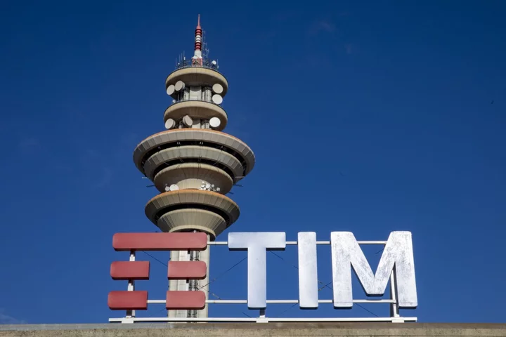 Telecom Italia Gets Two New Offers for Landline Network
