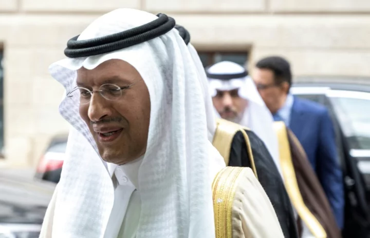 Saudi extends 1m bpd oil output cut: energy ministry