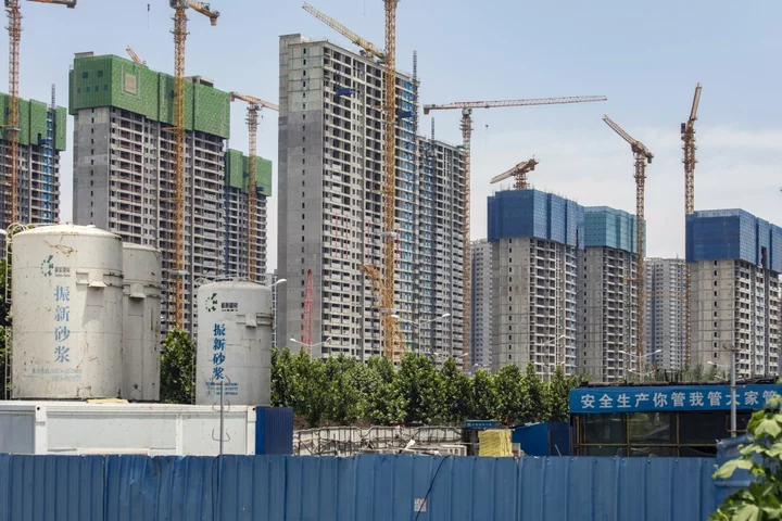 Goldman Expects ‘L-Shaped’ Recovery in China’s Property Market
