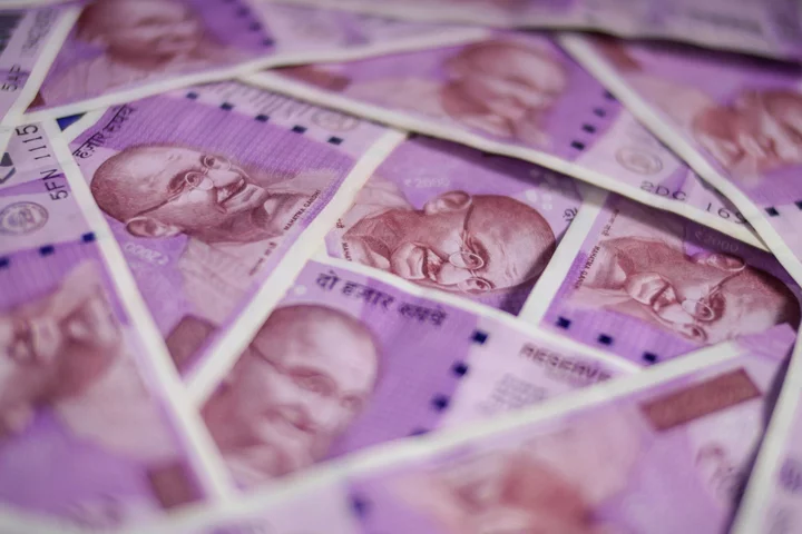 Indians Have Five Days to Deposit $3 Billion in Soon-to-Be-Withdrawn Banknotes