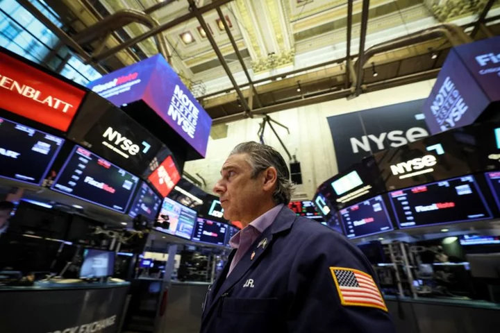 Hedge funds trim exposure to megacap tech stocks, banks say
