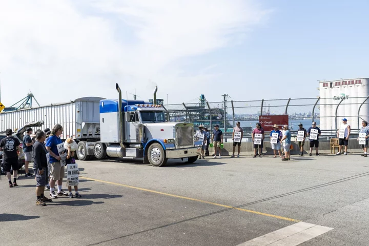 Canada Set to Intervene in Dockworker Dispute to Keep Ports Open